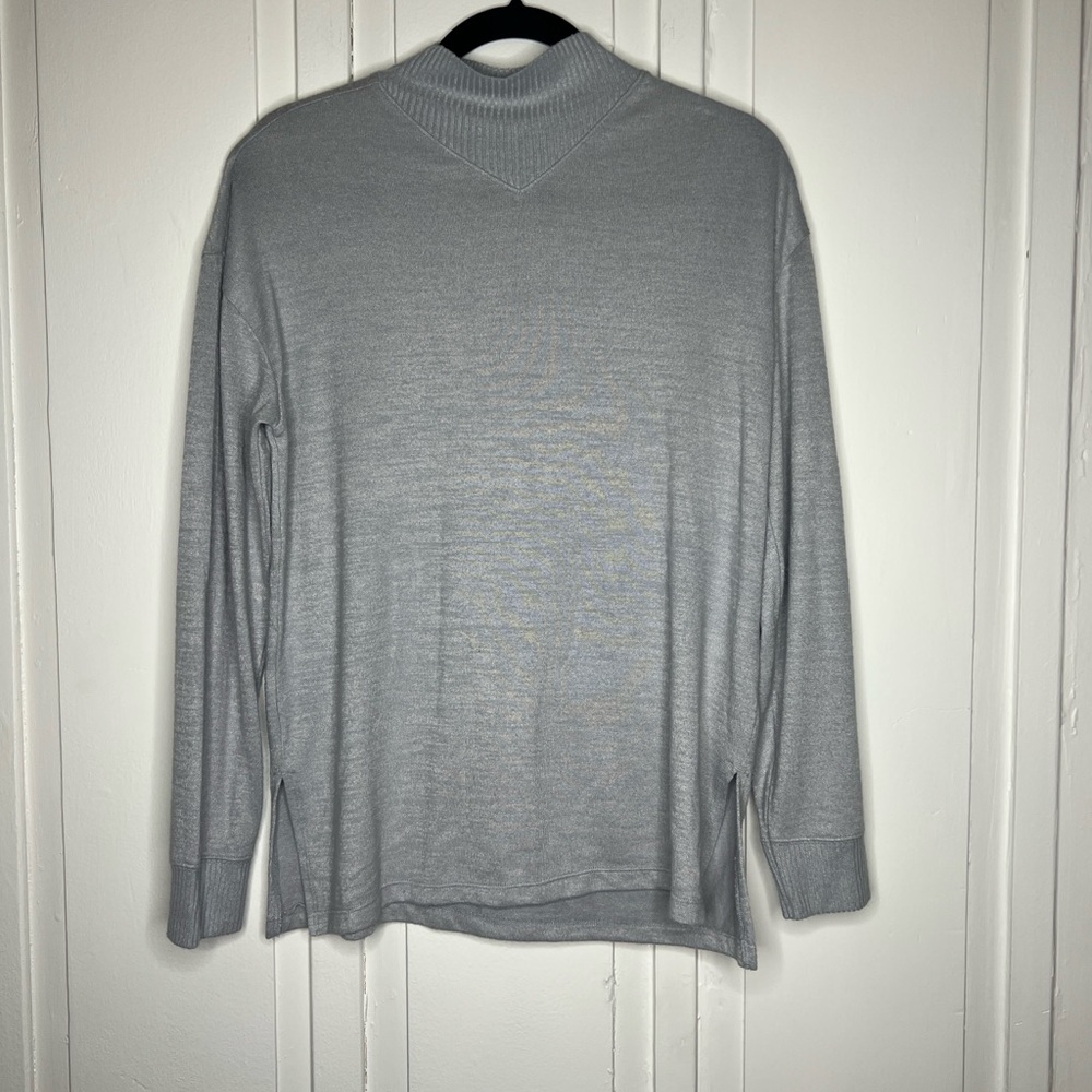 Women’s Abercrombie & Fitch Lightweight Gray Sweater